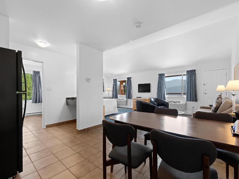 Kootenay Lakeview Resort , BW Signature Collection image