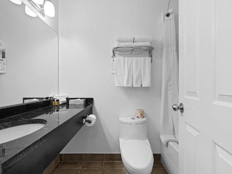 Kootenay Lakeview Resort , BW Signature Collection image