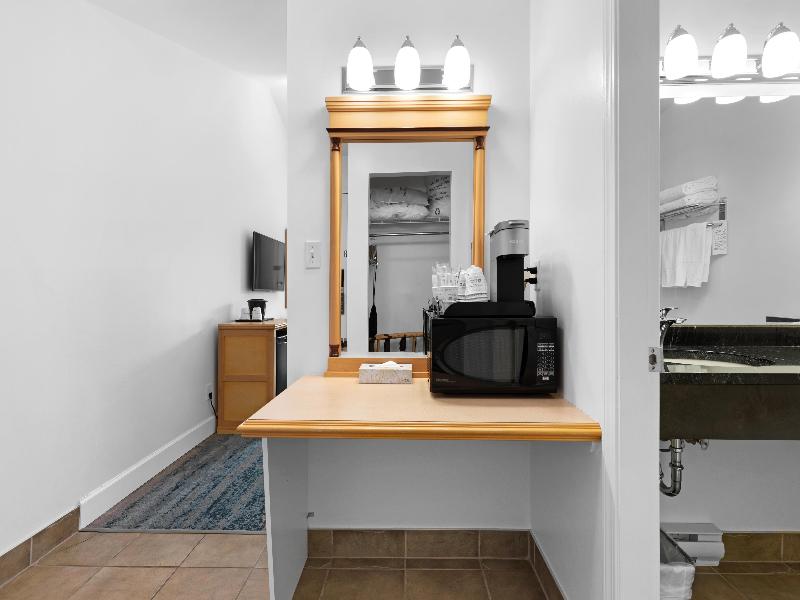 Kootenay Lakeview Resort , BW Signature Collection image