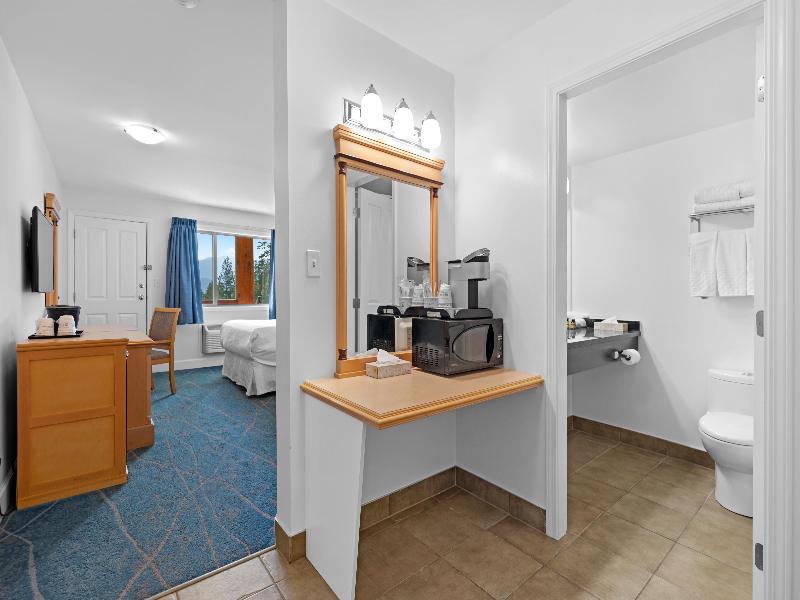 Kootenay Lakeview Resort , BW Signature Collection image