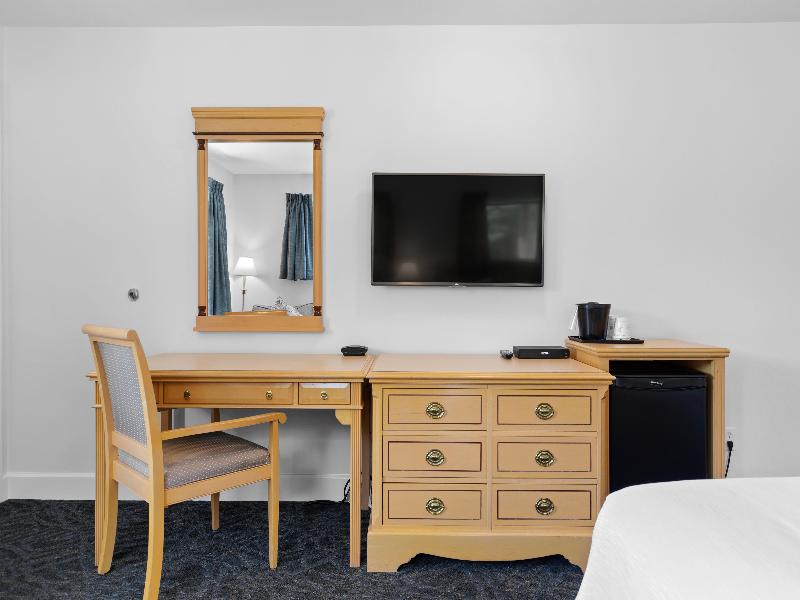 Kootenay Lakeview Resort , BW Signature Collection image