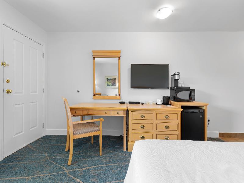 Kootenay Lakeview Resort , BW Signature Collection image