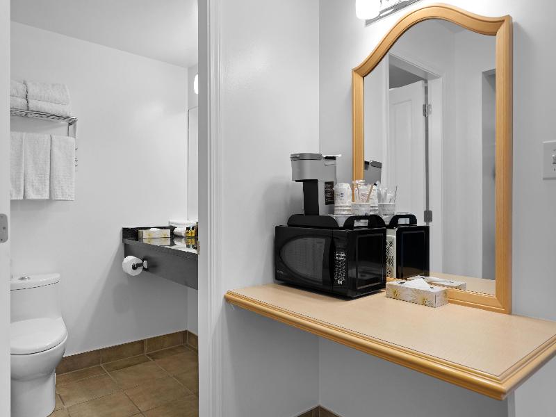 Kootenay Lakeview Resort , BW Signature Collection image