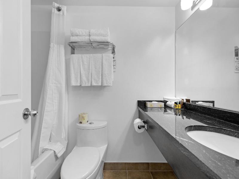 Kootenay Lakeview Resort , BW Signature Collection image