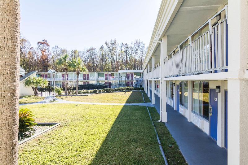 Motel 6 Townsend, Ga image