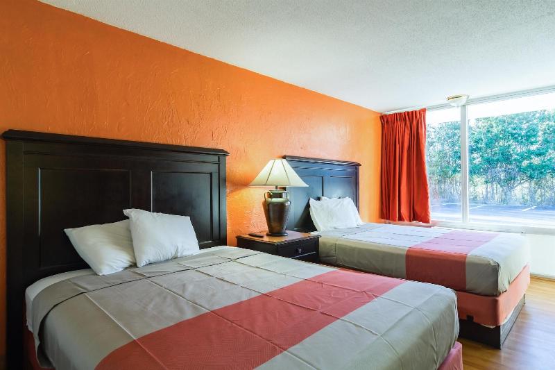 Motel 6 Townsend, Ga image