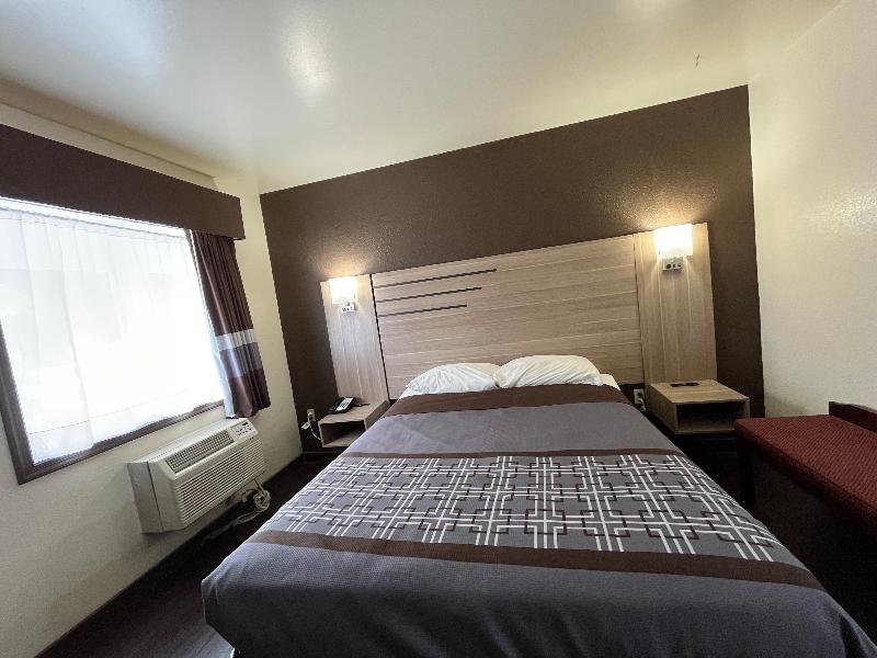 Bed room