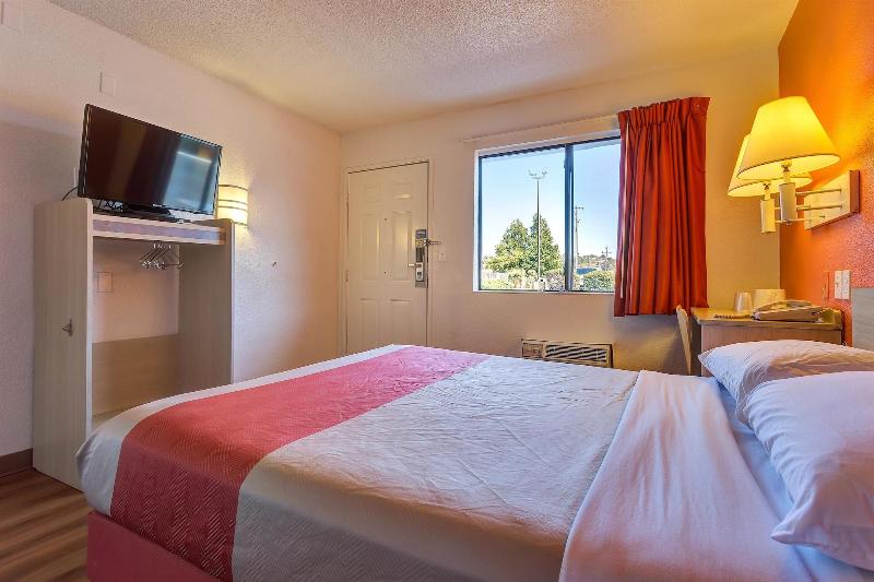 Motel 6 Vallejo, CA - Six Flags West image