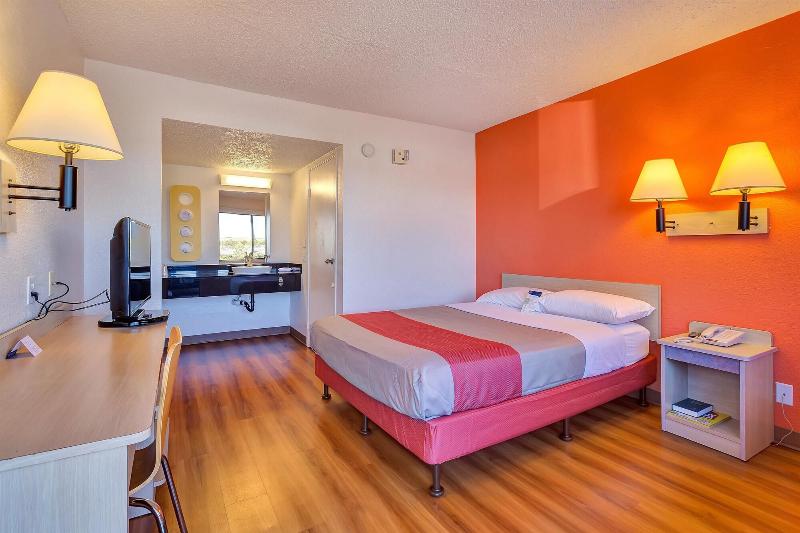 Motel 6 Vallejo, CA - Six Flags West image