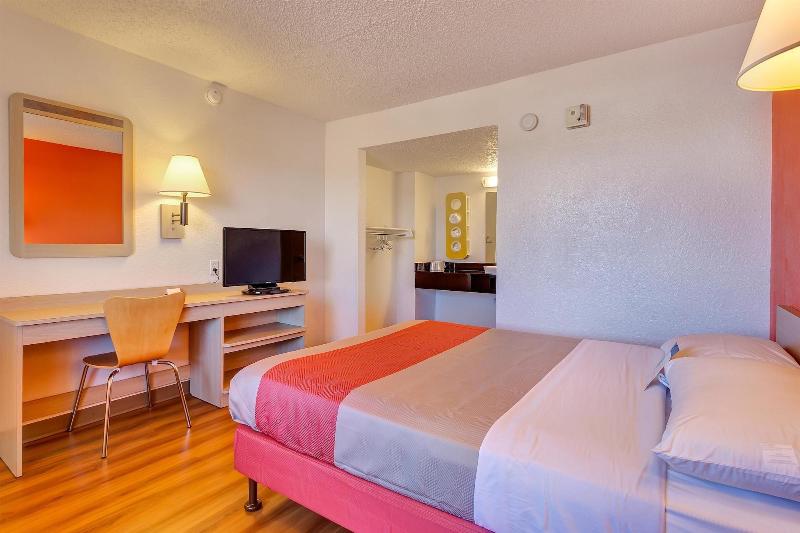 Motel 6 Vallejo, CA - Six Flags West image