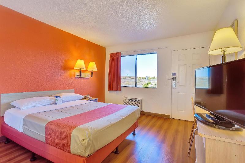 Motel 6 Vallejo, CA - Six Flags West image