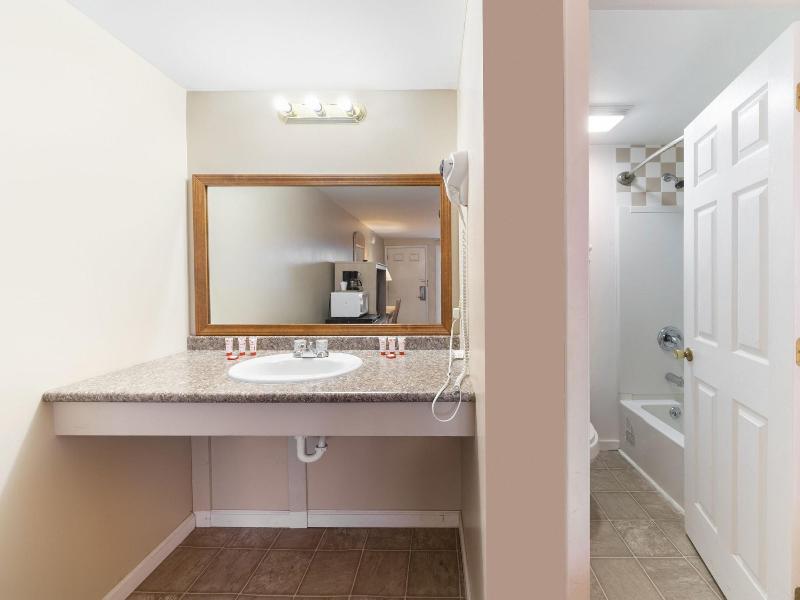 Starlite Motel Seneca Falls image