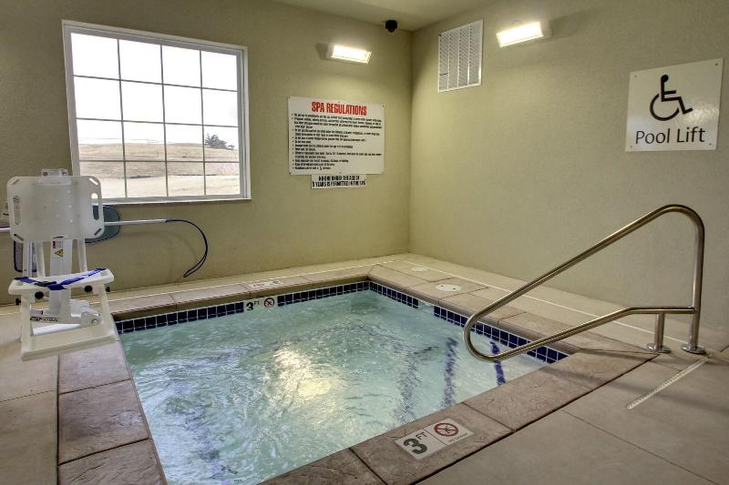 Cobblestone Hotel & Suites – Broken Bow image