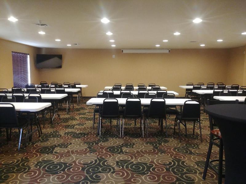 Cobblestone Hotel & Suites – Broken Bow image