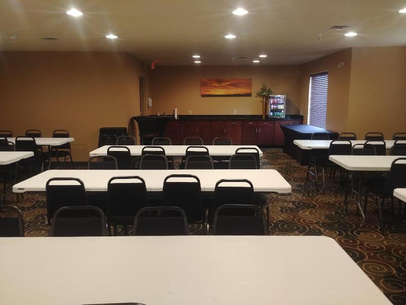 Cobblestone Hotel & Suites – Broken Bow image