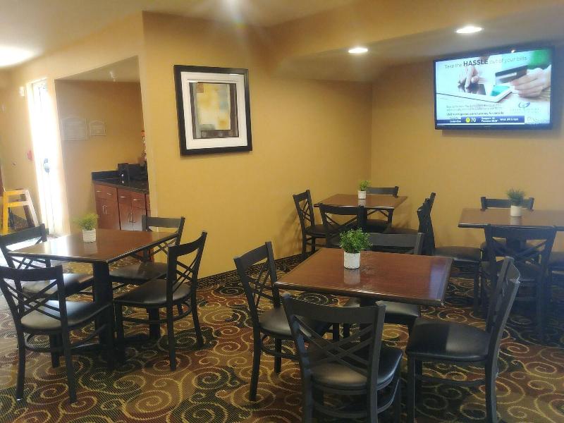 Cobblestone Hotel & Suites – Broken Bow image 1