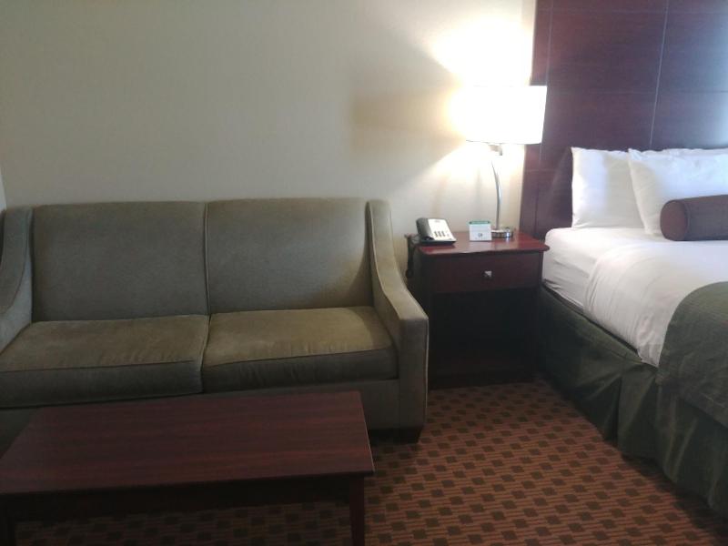 Cobblestone Hotel & Suites – Broken Bow image