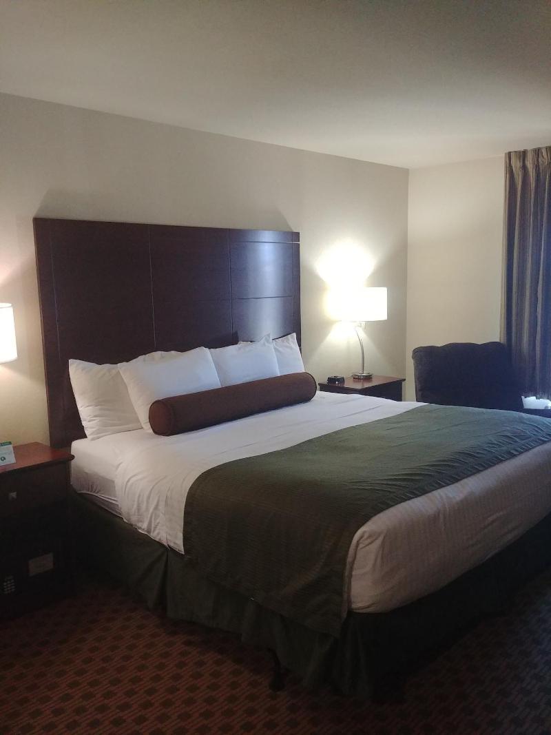 Cobblestone Hotel & Suites – Broken Bow image