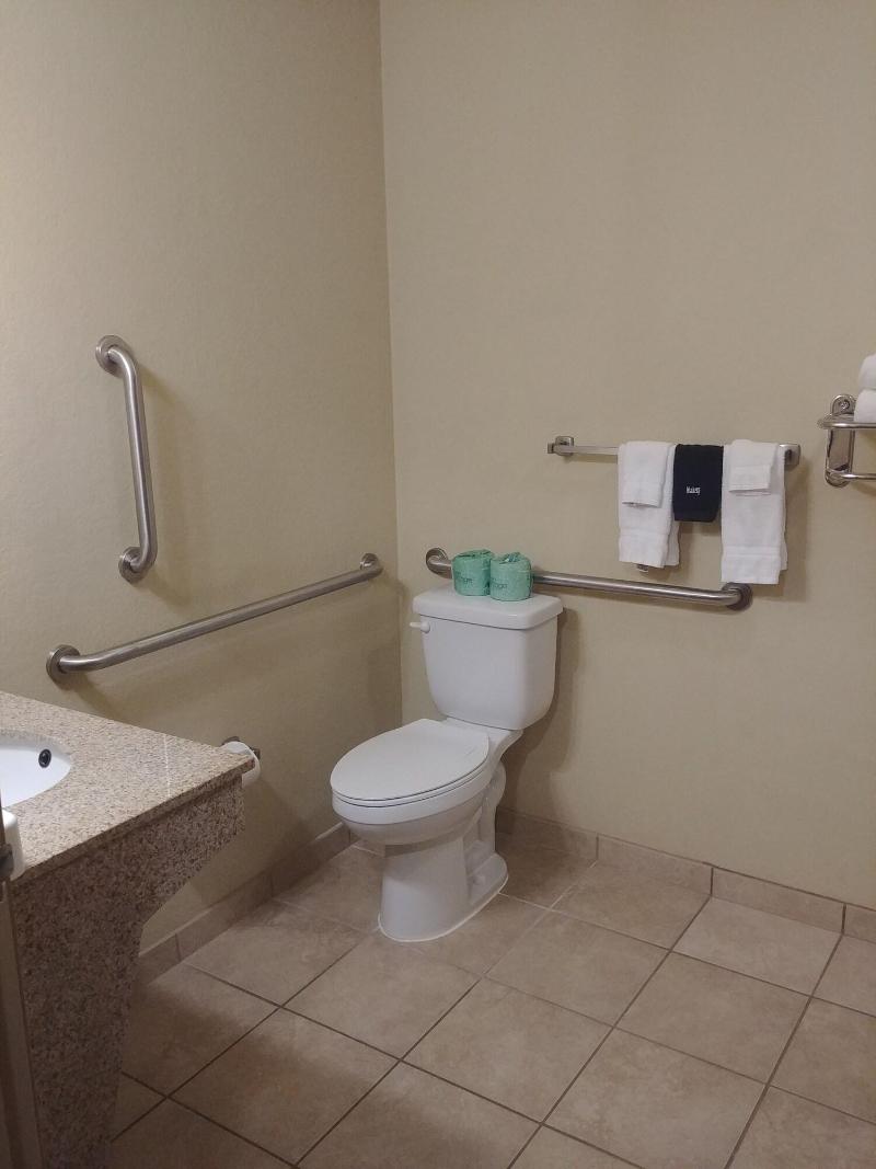 Cobblestone Hotel & Suites – Broken Bow image