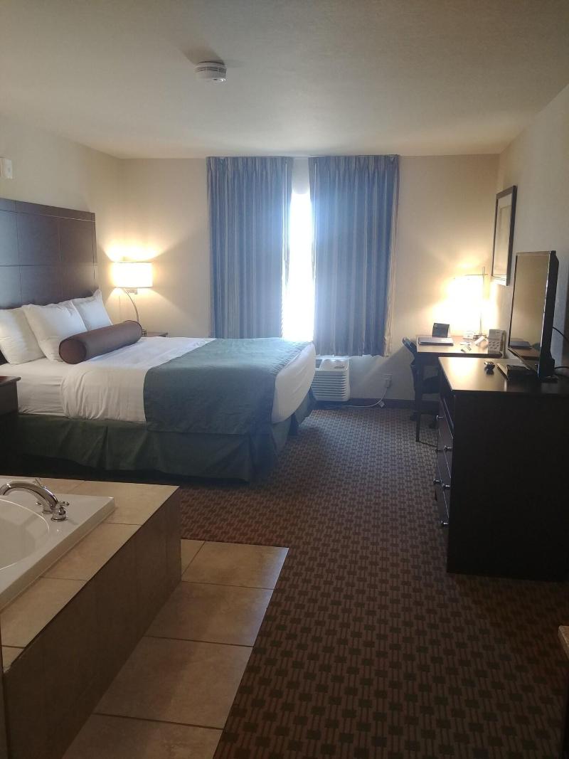 Cobblestone Hotel & Suites – Broken Bow image 8