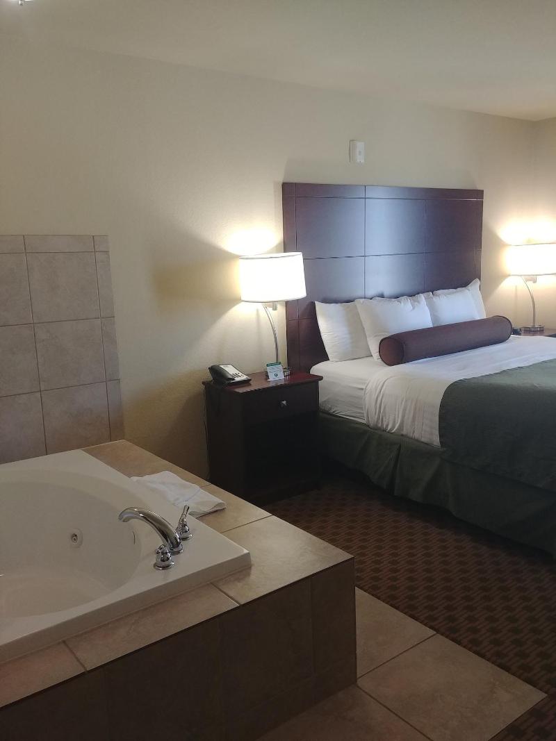 Cobblestone Hotel & Suites – Broken Bow image 6