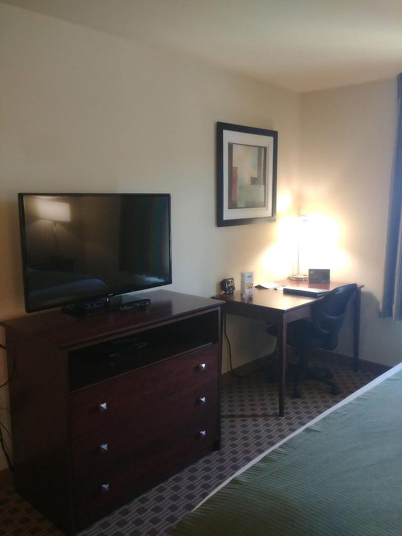 Cobblestone Hotel & Suites – Broken Bow image