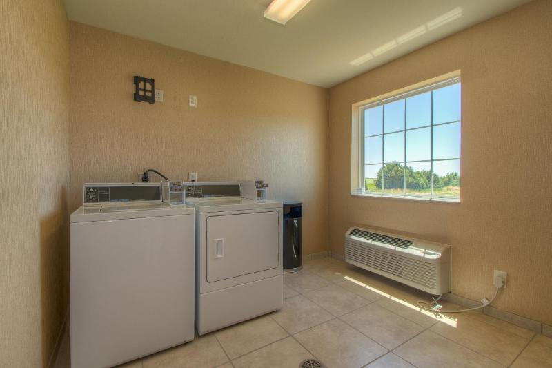 Cobblestone Inn & Suites - Holyoke image