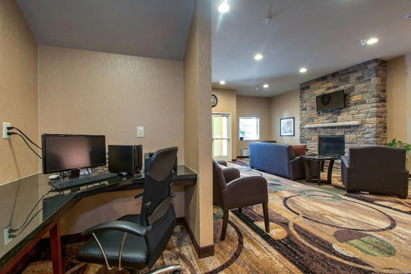 Cobblestone Inn & Suites - Holyoke image