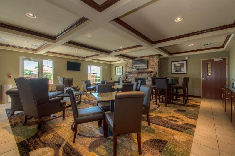 Cobblestone Inn & Suites - Holyoke image 1