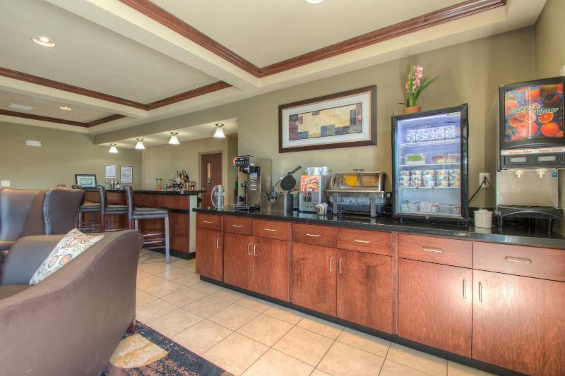 Cobblestone Inn & Suites - Holyoke image 3