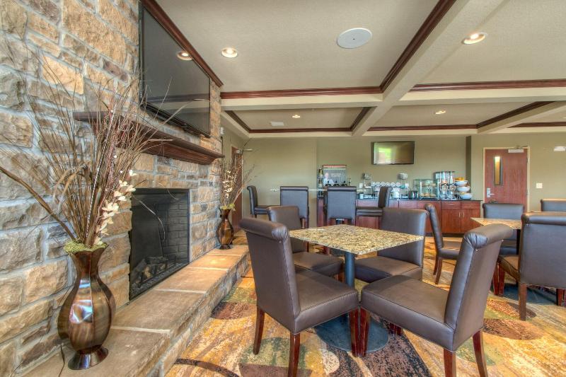 Cobblestone Inn & Suites - Holyoke image 6