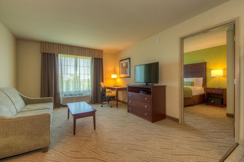 Cobblestone Inn & Suites - Holyoke image