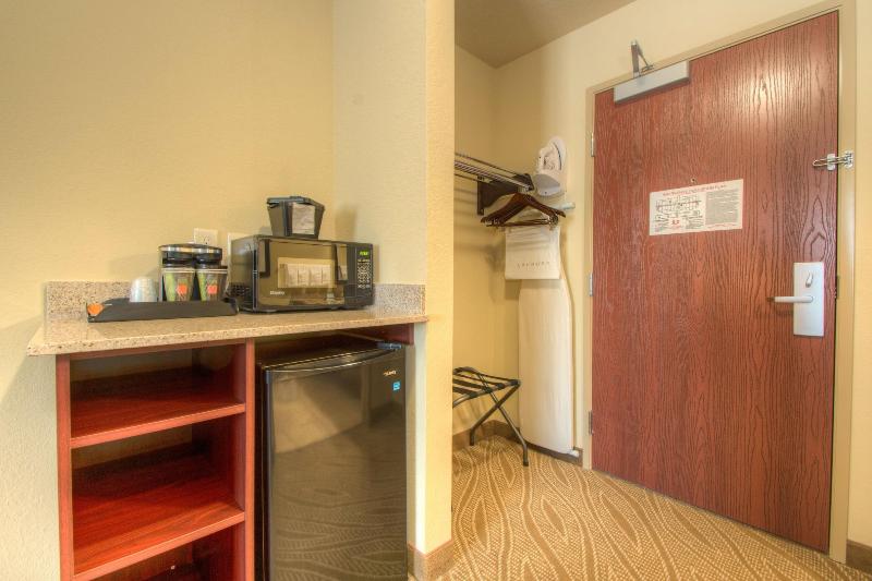 Cobblestone Inn & Suites - Holyoke image 4