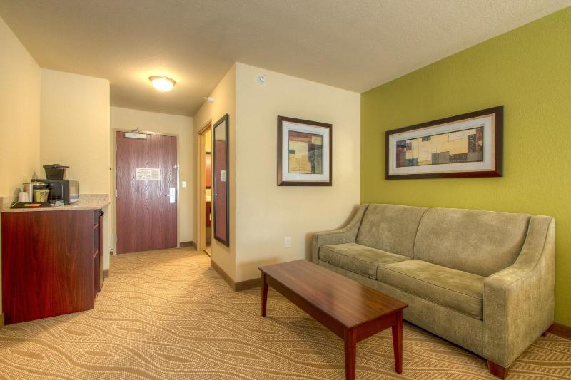 Cobblestone Inn & Suites - Holyoke image