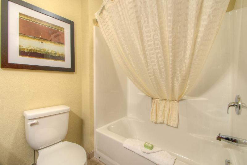 Cobblestone Inn & Suites - Holyoke image