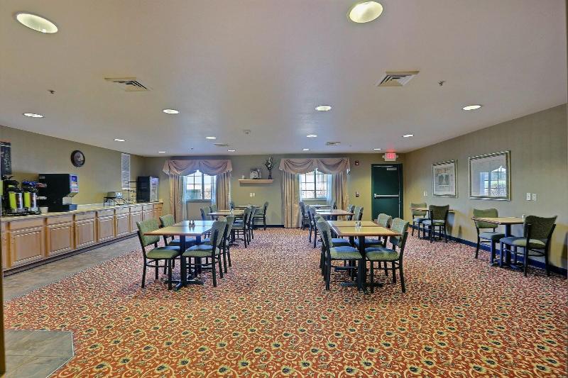 Boarders Inn & Suites by Cobblestone Hotels - Shaw image 3