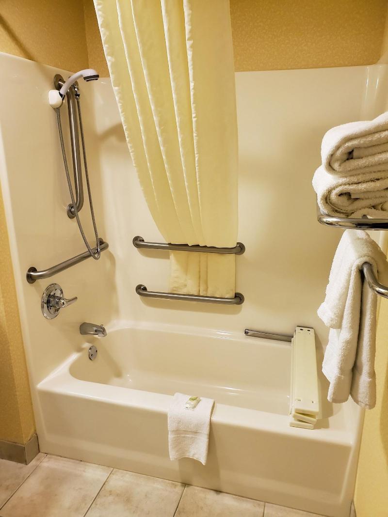 Boarders Inn & Suites by Cobblestone Hotels - Shaw image