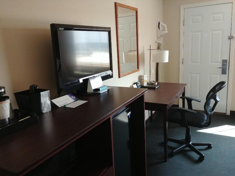 Boarders Inn & Suites by Cobblestone Hotels – Br image
