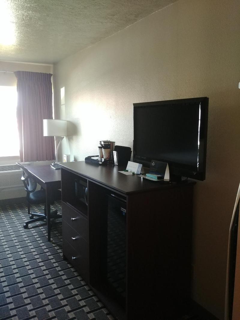 Boarders Inn & Suites by Cobblestone Hotels – Br image