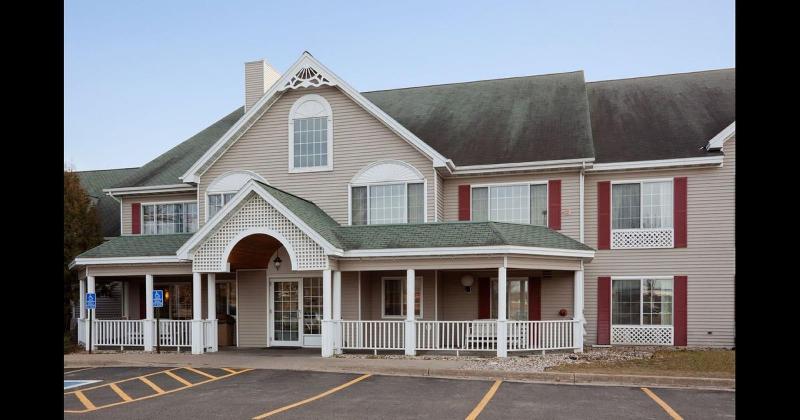 Country Inn & Suites by Radisson, Detroit Lakes, M image