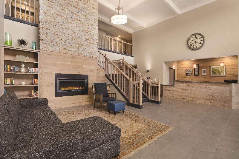 Country Inn & Suites by Radisson, Detroit Lakes, M image