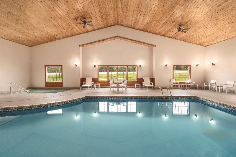Country Inn & Suites by Radisson, Detroit Lakes, M image