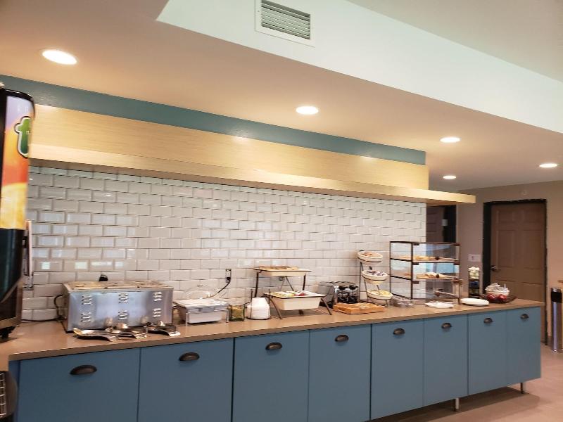 Country Inn & Suites by Radisson, Detroit Lakes, M image