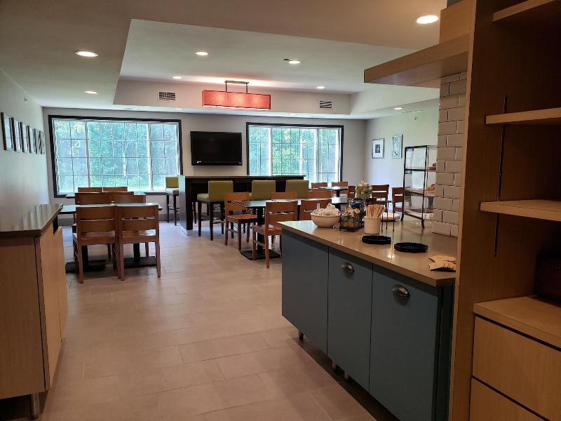 Country Inn & Suites by Radisson, Detroit Lakes, M image