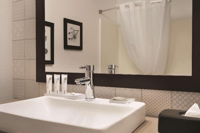 Country Inn & Suites by Radisson, Detroit Lakes, M image