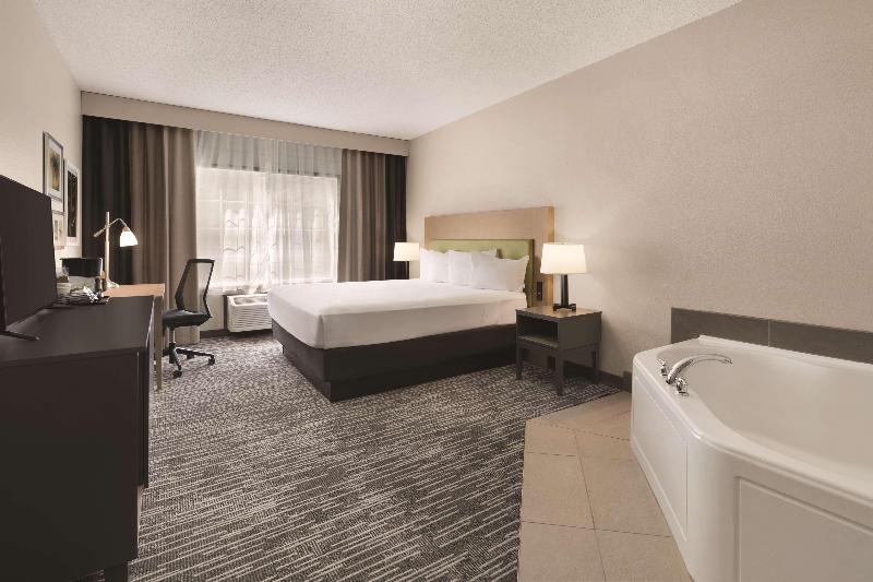 Country Inn & Suites by Radisson, Detroit Lakes, M image