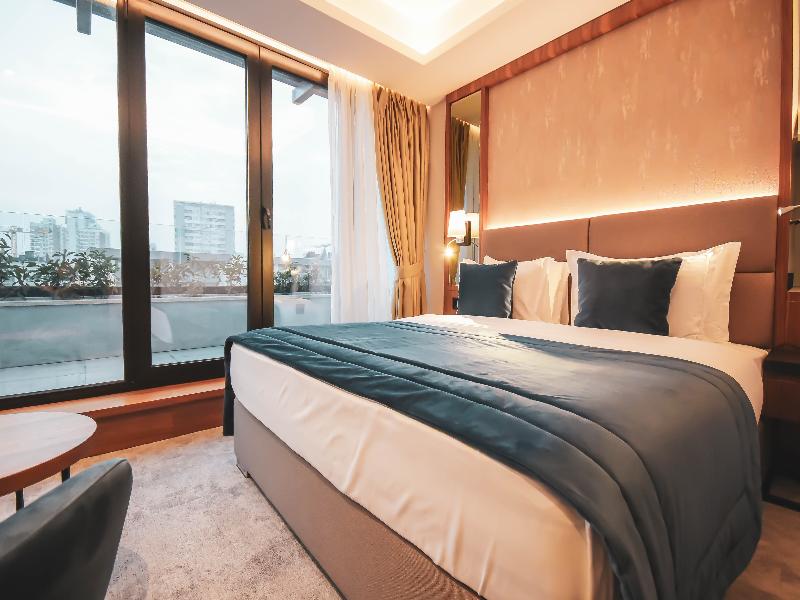 Central Point Hotel image