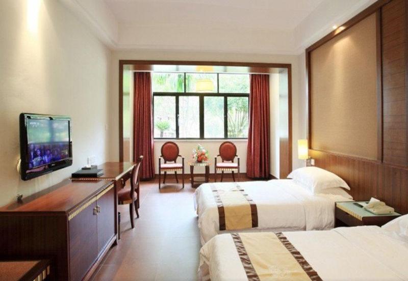 Comfortable Deluxe Twin Beds room