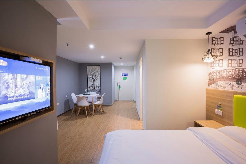 Paibaiyun Hotel (Fuyang Train Station) — photo 4