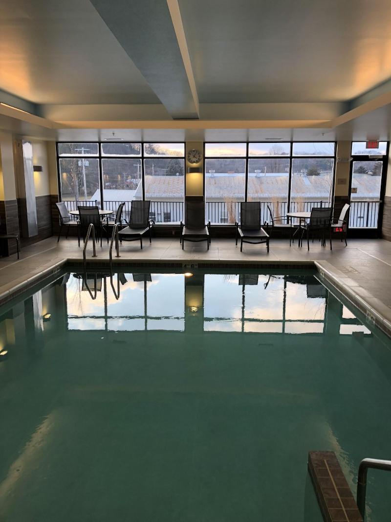 Fairfield Inn & Suites by Marriott Decorah image